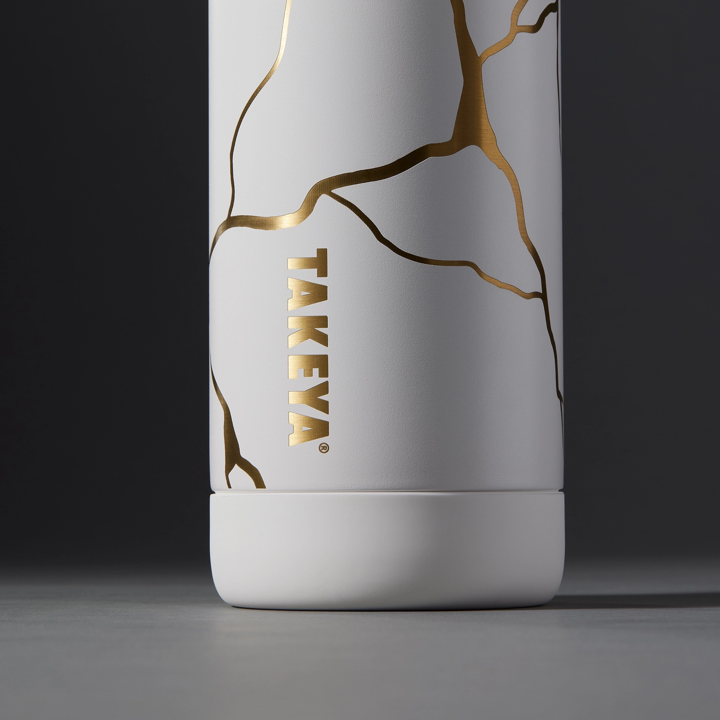 kintsugi-water-bottle-with-straw-lid-w1 51389-TK_HO25_Kintsugi_Takeya9236_Crop.png