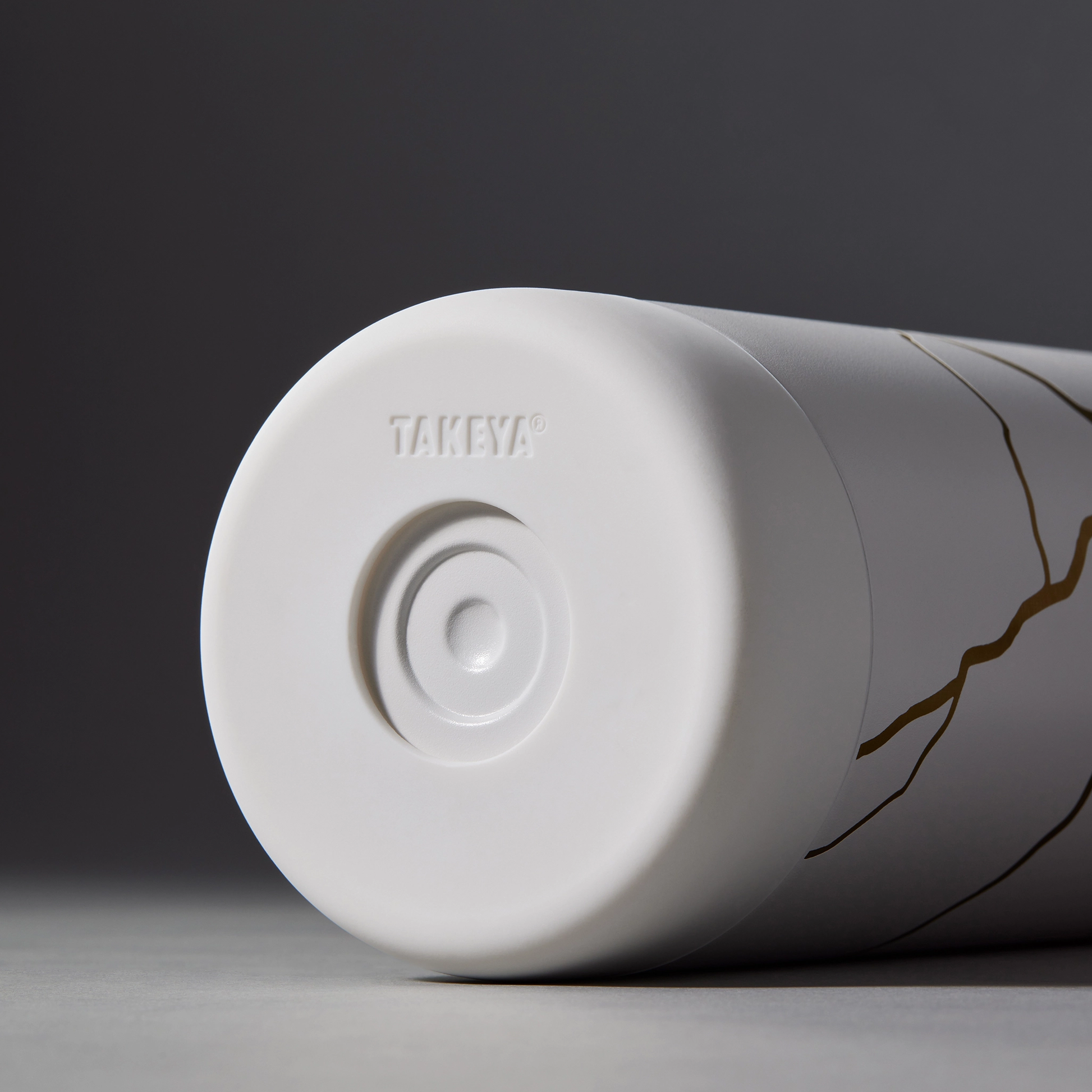 kintsugi-water-bottle-with-straw-lid-w1 51389-TK_HO25_Kintsugi_Takeya9255.png