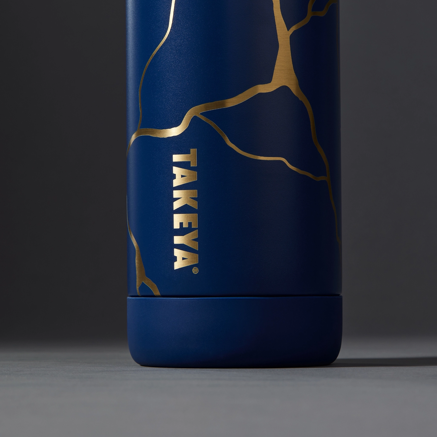 kintsugi-water-bottle-with-spout-lid-h5 51390-TK_HO25_Kintsugi_Takeya9241_Crop.png